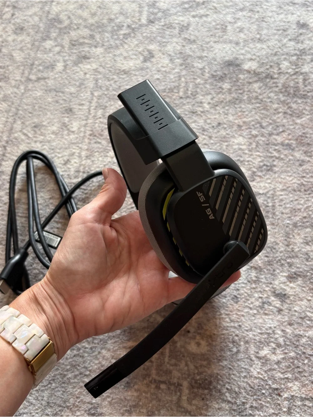 Wireless Gaming Headset with Gray Ear Cushions and Black Frame